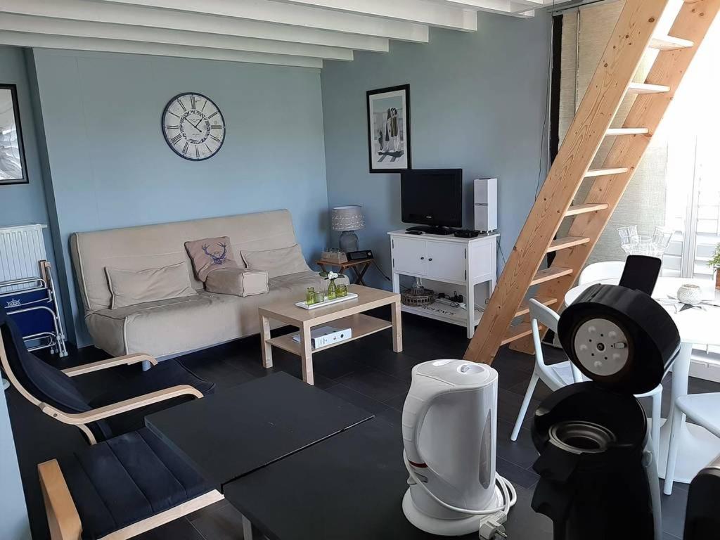 Vakantie studio Heeg met eigen ligplaats room 2